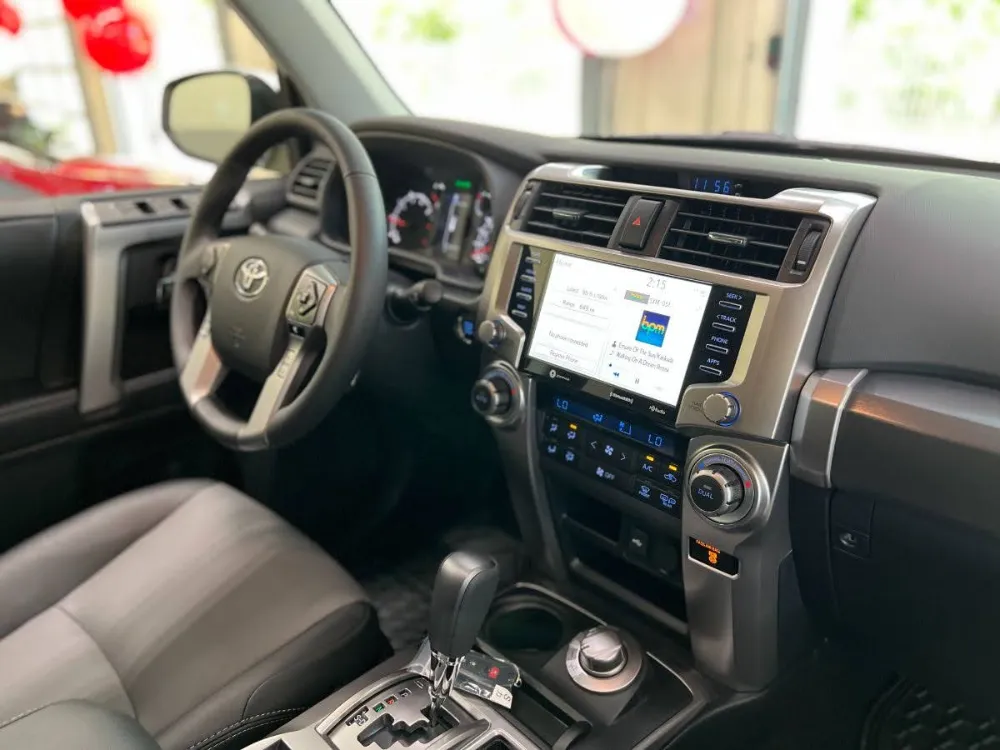 2022 Toyota 4Runner SR5 Super White 10